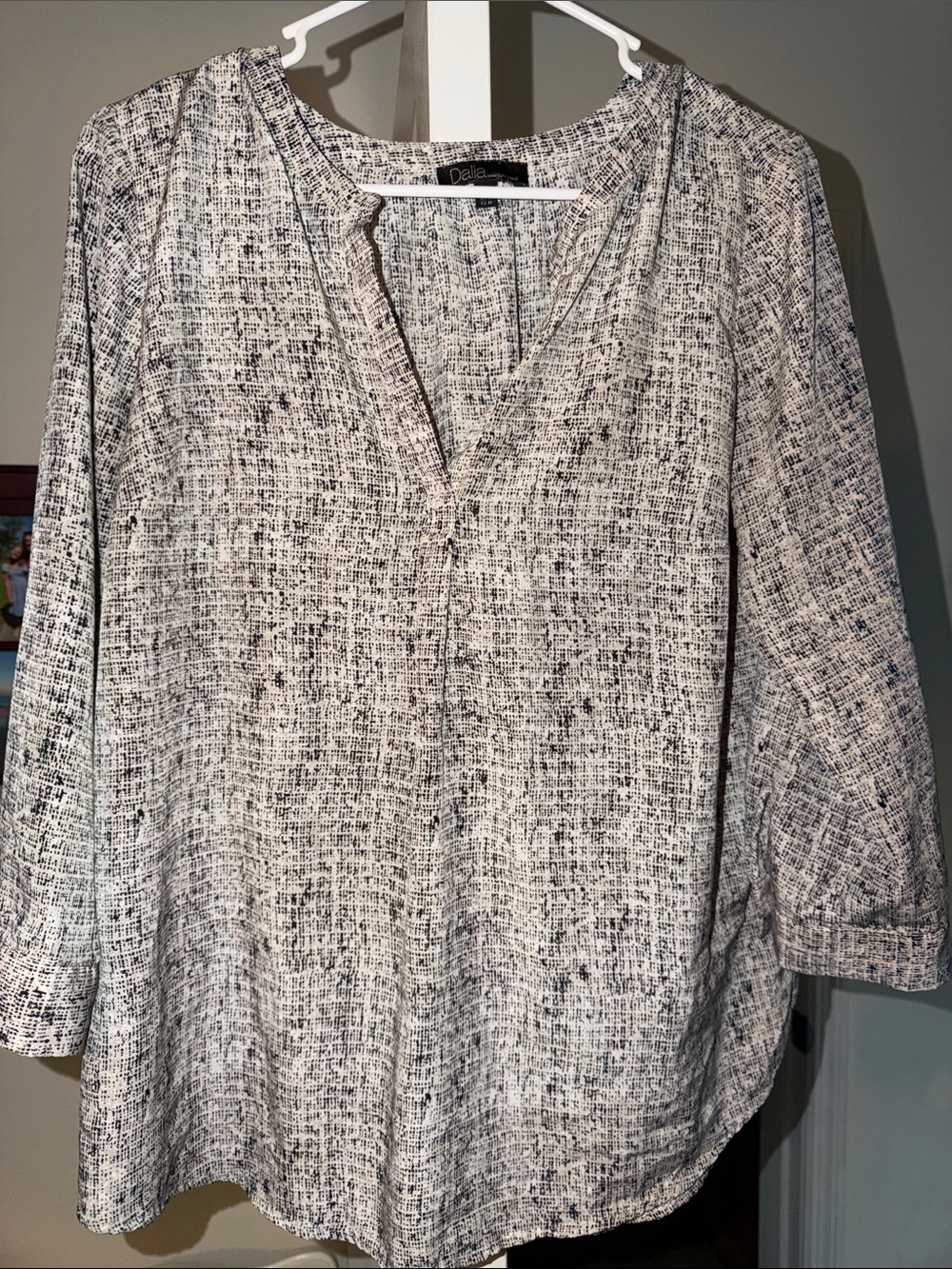 Dalia Black & White Textured V-Neck Tunic